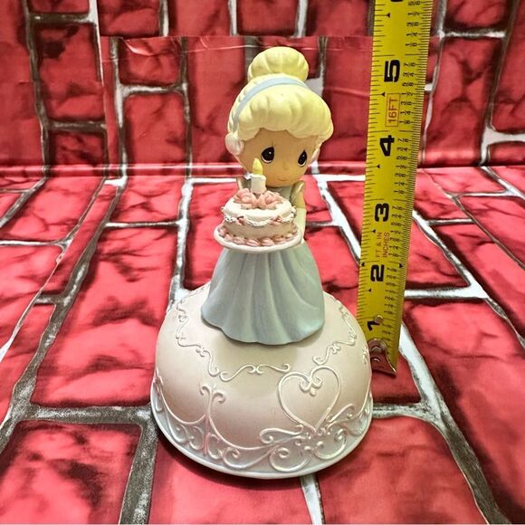 Precious Moments Disney CINDERELLA Music Box - Picture 3 of 7